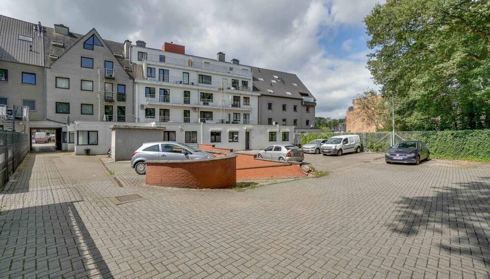 Langs de Koning Boudewijnlaan 52 vinden we in Genk dit modern gerenoveerde gelijkvloers appartement terug. Deze locatie staat garant voor een vlotte bereikbaarheid naar Genk centrum en naar omliggende steden zoals Hasselt en Houthalen. Nomadland, Labiomis