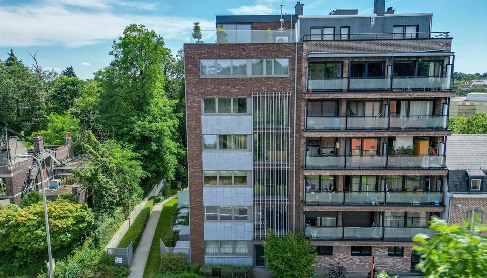 RUIM APP (147m2) MET 2 SLK,  OVERDEKT TERRAS, 
 2 AUTOSTAANPL TE GENK! 

We vinden dit ruime (147m2) 2 slaapkamer-appartement gebouwd in 2015 terug op de eerste verdieping van residentie “Pierre-Henri” gelegen aan de Weg naar As 26.
Deze Genkse drooml