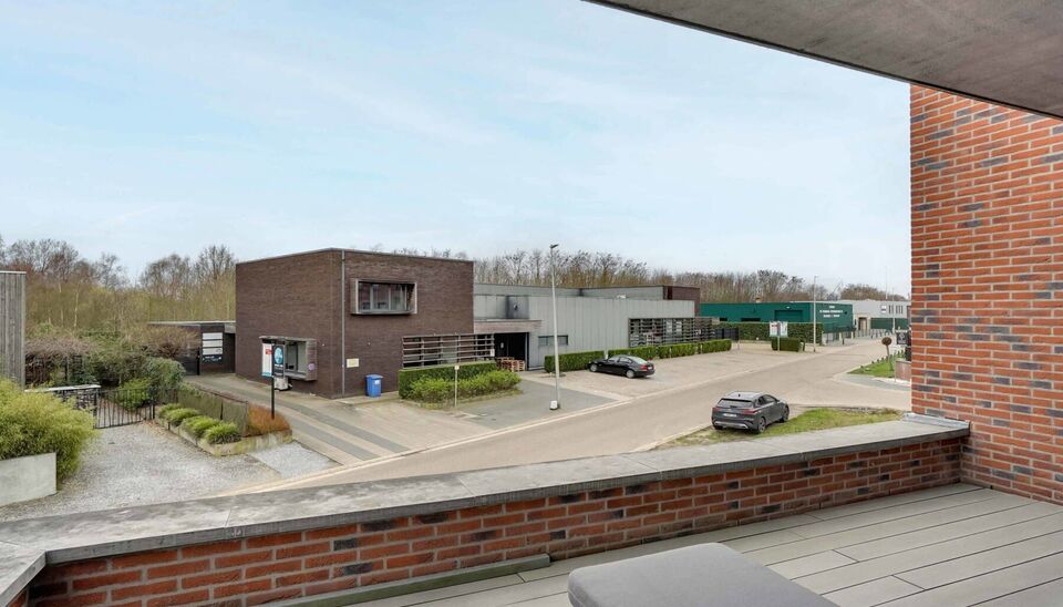 RECENT (2015),RUIM (102M2), ENERGIEZUINIG EN LICHTRIJK APPARTEMENT MET 2 SLAAPKAMERS, ONDERGRONDSE PARKING EN RUIM TERRAS OP EEN BOOGSCHEUT VAN HASSELT-CENTRUM (KURINGEN)!

Dit recente appartement (2015) vinden we terug op de eerste verdieping van residen