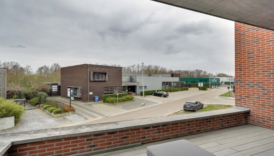 RECENT (2015),RUIM (102M2), ENERGIEZUINIG EN LICHTRIJK APPARTEMENT MET 2 SLAAPKAMERS, ONDERGRONDSE PARKING EN RUIM TERRAS OP EEN BOOGSCHEUT VAN HASSELT-CENTRUM (KURINGEN)!

Dit recente appartement (2015) vinden we terug op de eerste verdieping van residen