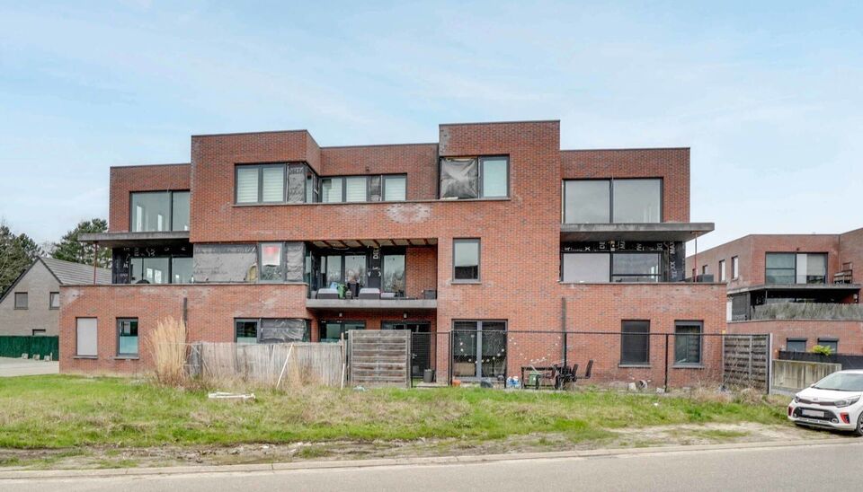 RECENT (2015),RUIM (102M2), ENERGIEZUINIG EN LICHTRIJK APPARTEMENT MET 2 SLAAPKAMERS, ONDERGRONDSE PARKING EN RUIM TERRAS OP EEN BOOGSCHEUT VAN HASSELT-CENTRUM (KURINGEN)!

Dit recente appartement (2015) vinden we terug op de eerste verdieping van residen