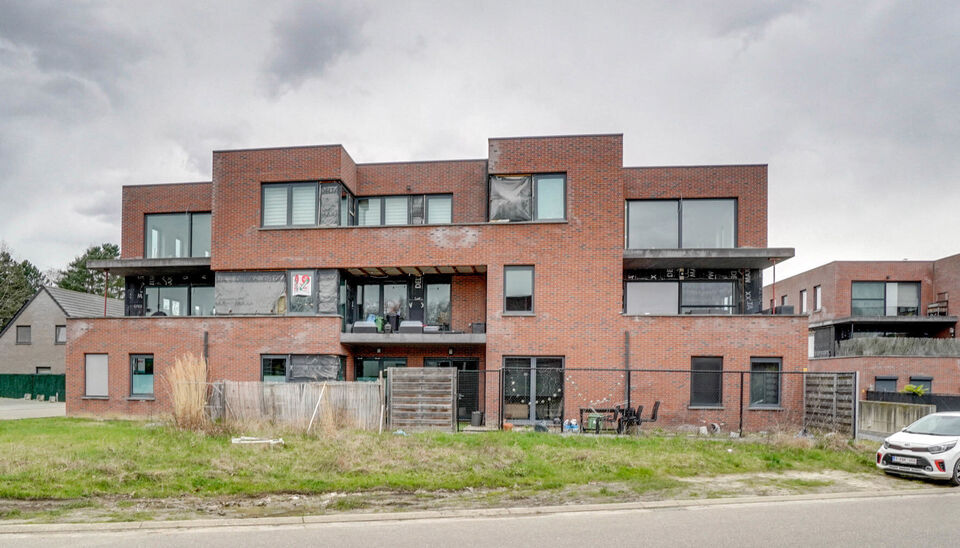 RECENT (2015),RUIM (102M2), ENERGIEZUINIG EN LICHTRIJK APPARTEMENT MET 2 SLAAPKAMERS, ONDERGRONDSE PARKING EN RUIM TERRAS OP EEN BOOGSCHEUT VAN HASSELT-CENTRUM (KURINGEN)!

Dit recente appartement (2015) vinden we terug op de eerste verdieping van residen