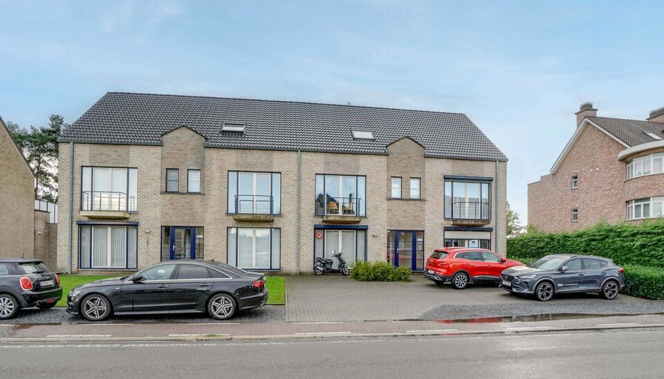 ENERGIEZUINIG, LICHTRIJK EN RUIM APPARTEME?NT (99M2) MET 2 SLAAPKAMERS, RUIM ZONNETERRAS EN INPANDIGE GARAGE VLAKBIJ HET CENTRUM VAN HOUTHALEN!

Langs de Koolmijnlaan 40B  vinden we in Houthalen dit rustiek duplex appartement op de eerste verdieping terug