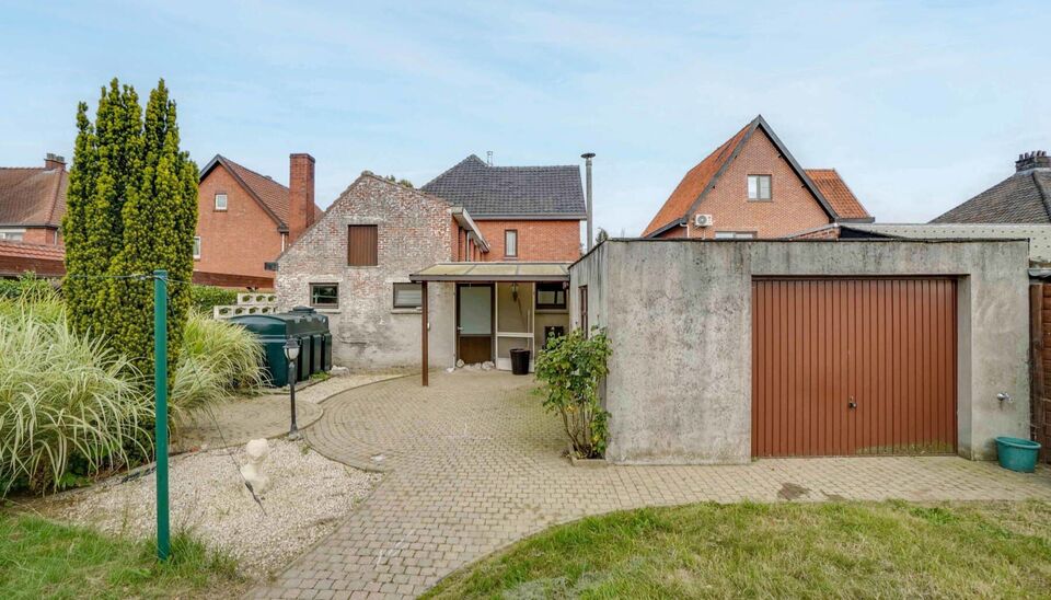 GEZINSWONING (OB) MET 3 SLAAPKAMERS EN GARAGE / WERKHUIS OP 10A15CA TE ALKEN (SINT-JORIS)! 

Deze goed onderhouden woning, vinden we terug in Alken in de Sint Jorisstraat op nummer 53. Deze ligging in de dorpskern van Sint-Joris zelf betekent een vlotte 