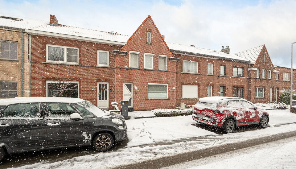 GEZELLIGE STADSWONING MET 4 SLAAPKAMERS OP 2ARE VLAK IN HET CENTRUM VAN HASSELT (RUNKST!


Op 2 min wandelen van het bruisende stadscentrum van Hasselt vinden we in de Sint-Hubertusstraat 27 deze gezellige, rustig gelegen stadswoning met een bewoonbare op