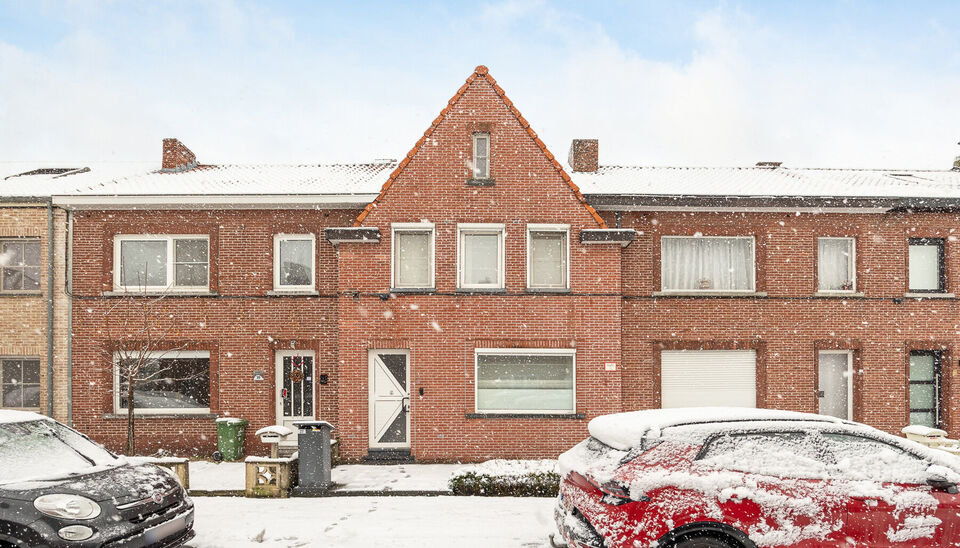 GEZELLIGE STADSWONING MET 4 SLAAPKAMERS OP 2ARE VLAK IN HET CENTRUM VAN HASSELT (RUNKST!


Op 2 min wandelen van het bruisende stadscentrum van Hasselt vinden we in de Sint-Hubertusstraat 27 deze gezellige, rustig gelegen stadswoning met een bewoonbare op