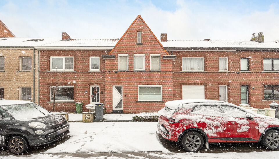 GEZELLIGE STADSWONING MET 4 SLAAPKAMERS OP 2ARE VLAK IN HET CENTRUM VAN HASSELT (RUNKST!


Op 2 min wandelen van het bruisende stadscentrum van Hasselt vinden we in de Sint-Hubertusstraat 27 deze gezellige, rustig gelegen stadswoning met een bewoonbare op