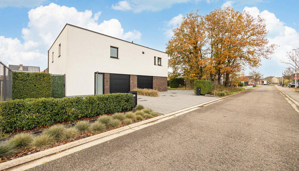 RUIME EN ENERGIEZUINIGE GEZINSWONING (A-LABEL) MET 3 SLAAPKAMERS, PRACHTIG ZONNETERRAS EN INPANDIGE GARAGE OP EEN PERCEEL VAN 03A99CA TE ZONHOVEN!

Niet ver van het centrum van Zonhoven, vinden we aan de Mommersbosweg 36 deze smaakvolle moderne gezinswoni