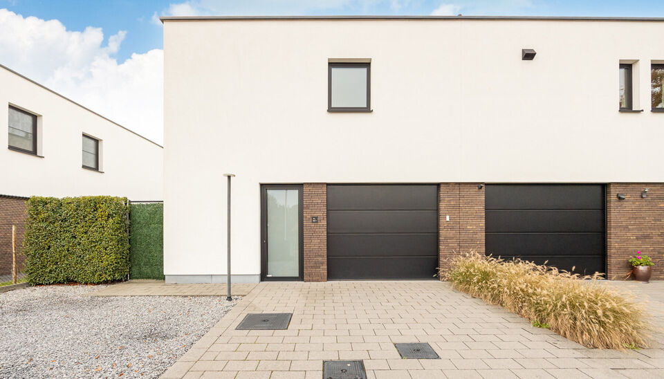 RUIME EN ENERGIEZUINIGE GEZINSWONING (A-LABEL) MET 3 SLAAPKAMERS, PRACHTIG ZONNETERRAS EN INPANDIGE GARAGE OP EEN PERCEEL VAN 03A99CA TE ZONHOVEN!

Niet ver van het centrum van Zonhoven, vinden we aan de Mommersbosweg 36 deze smaakvolle moderne gezinswoni