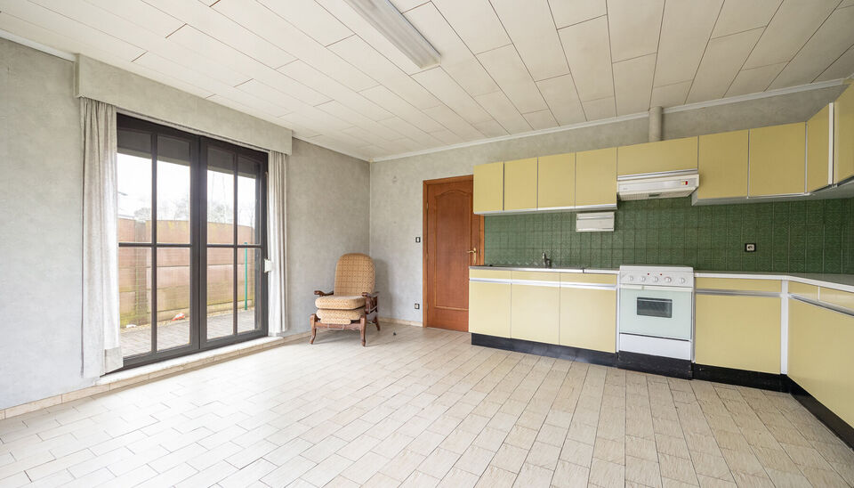 TE RENOVEREN GELIJKVLOERSE GEZINSWONING (OB) MET 3 SLAAPKAMERS EN GARAGE / WERKHUIS OP NOORD WESTELIJK GEORIENTEERD PERCEEL VAN 10A26CA TE ZONHOVEN! 

Deze gelijkvloerse te renoveren woning, vinden we terug in Zonhoven op de Hortweidenweg nummer 84. Deze