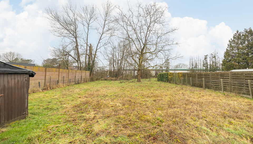 TE RENOVEREN GELIJKVLOERSE GEZINSWONING (OB) MET 3 SLAAPKAMERS EN GARAGE / WERKHUIS OP NOORD WESTELIJK GEORIENTEERD PERCEEL VAN 10A26CA TE ZONHOVEN! 

Deze gelijkvloerse te renoveren woning, vinden we terug in Zonhoven op de Hortweidenweg nummer 84. Deze